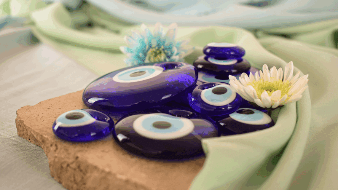 privirea rea in istorie