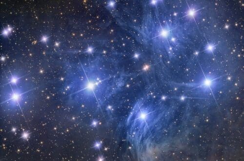 stele singuratice intre clustere